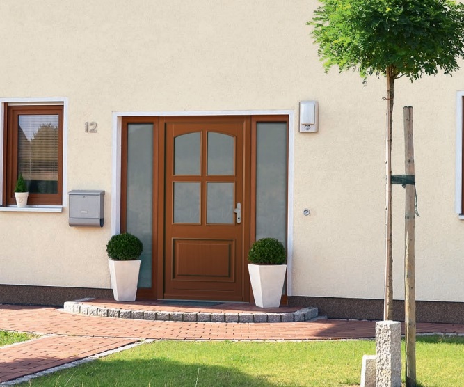 Usi exterior lemn