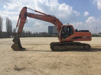 Inchiriere excavator pe senile
