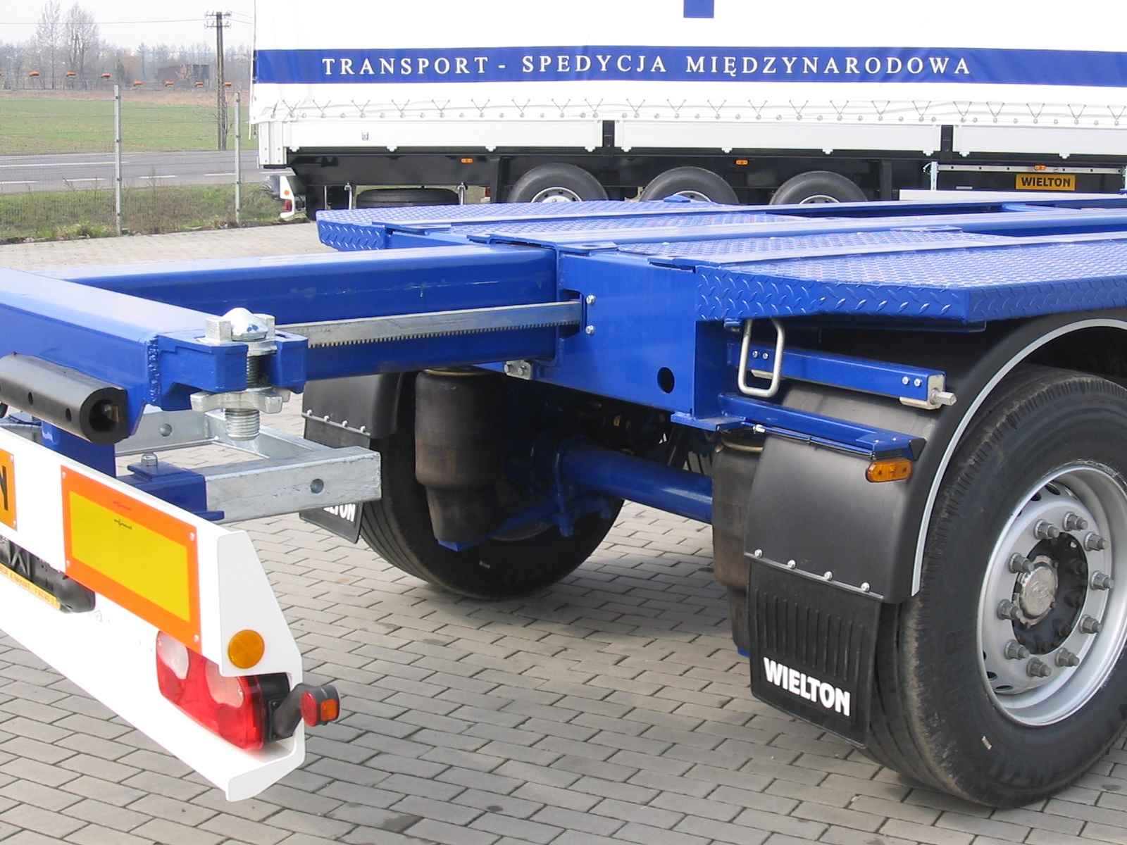Semiremorci transport containere