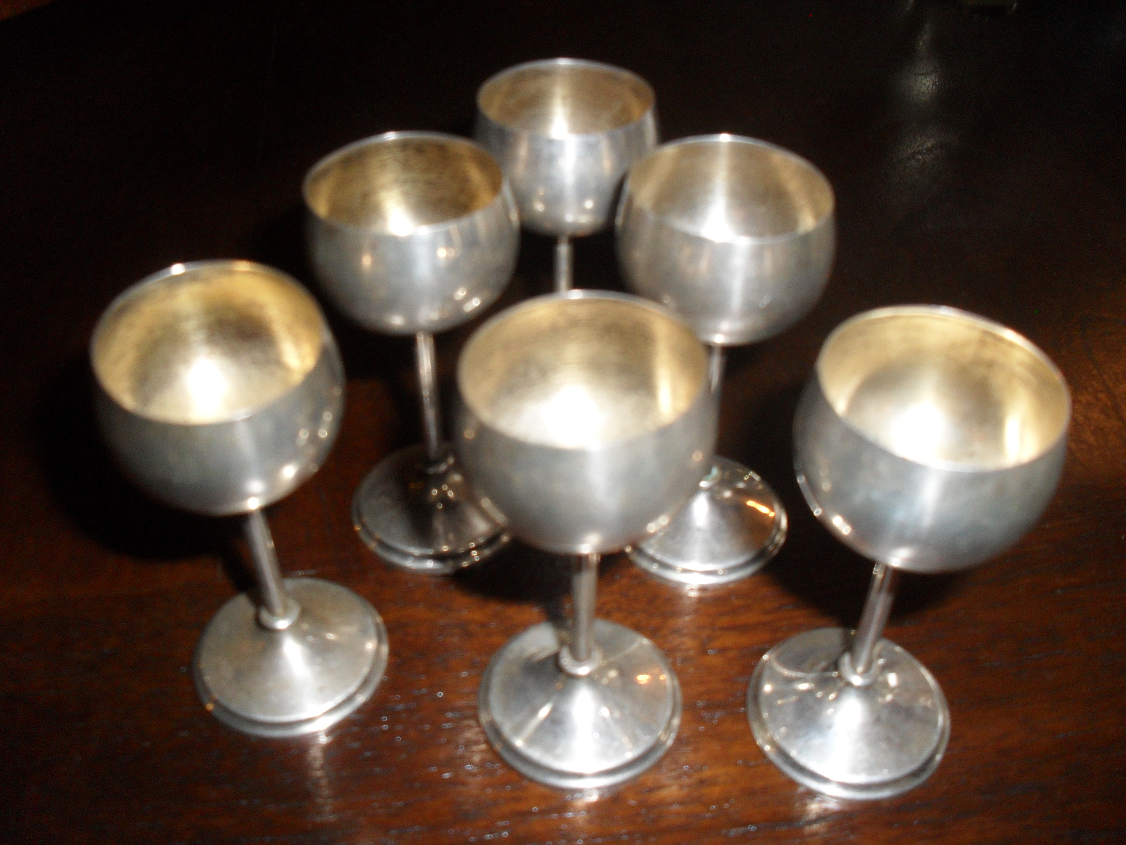 Set paharele mici, cu picior-argint