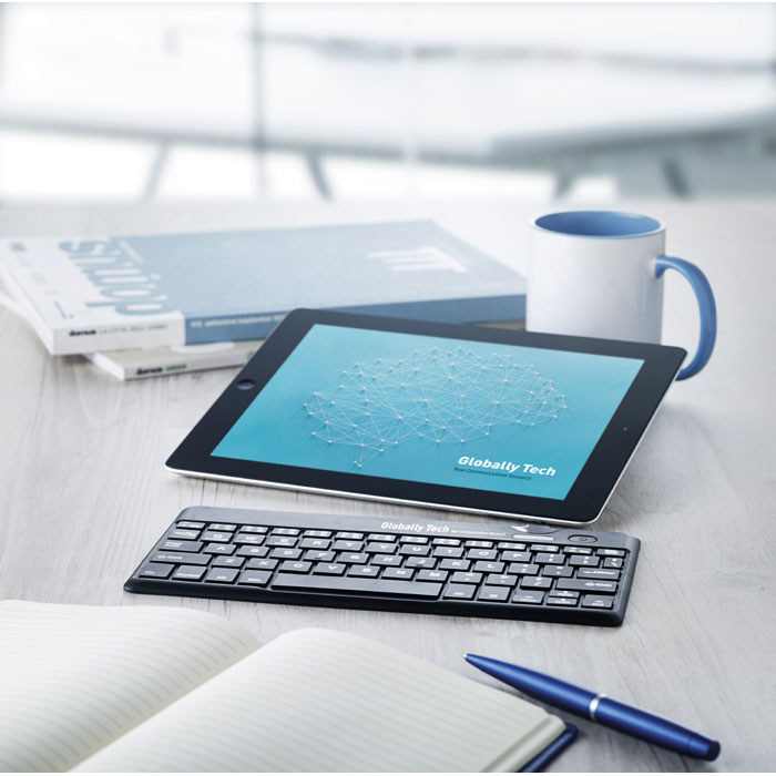 Tastatură cu funcţie Bluetooth