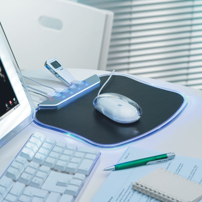 Mouse pad cu 4 porturi USB