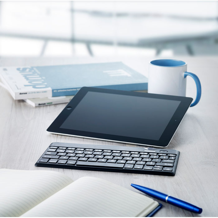 Tastatură cu funcţie Bluetooth