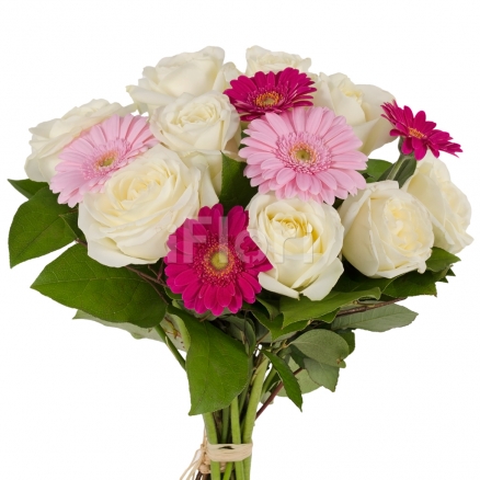 Buchet trandafiri si gerbera