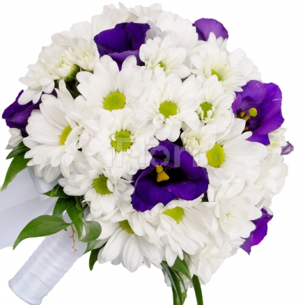 Buchet mireasa din crizanteme si lisianthus