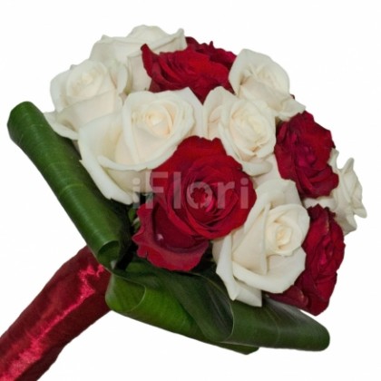 Buchet cu trandafiri crem si rosii