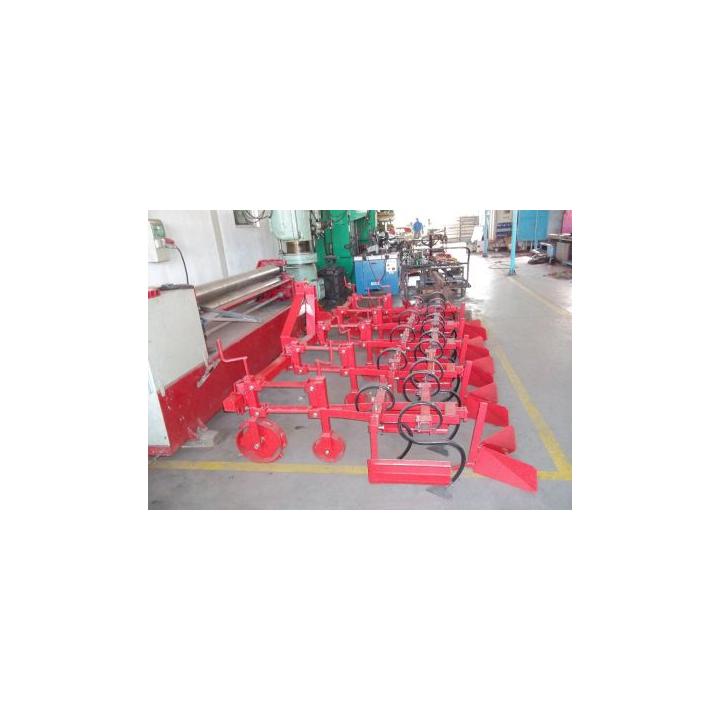 Cultivator complex pe trei randuri CP4 C