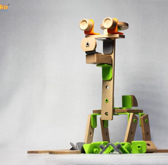 Puzzle din lemn 3D care se face elicopter, robot sau girafa