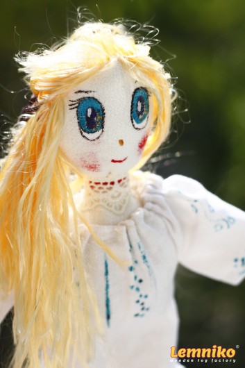 Angelina – Păpuşică din cârpă cu privire senină