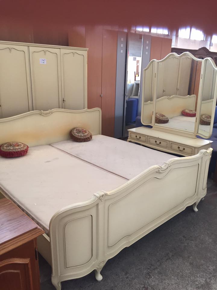 Mobilier second hand dormitoare