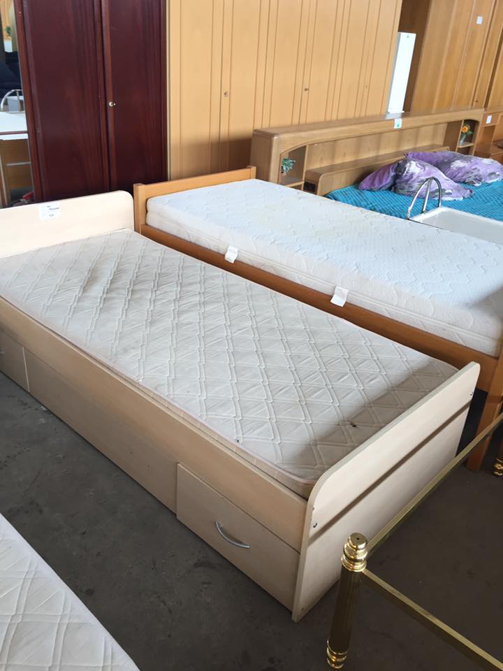 Mobilier second hand dormitoare