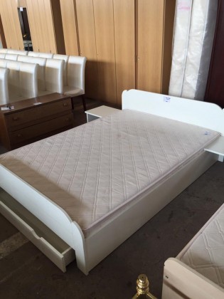Mobilier second hand dormitoare