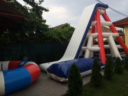 Parc acvativ din 3 piese – Piramida cu tobogan, perna gonflabila(blub) si trambulina gonflabila