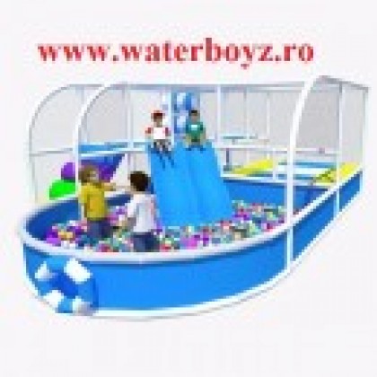 Loc de joaca de interior in forma de barca