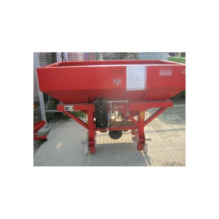 Masina de fertilizat 800 l