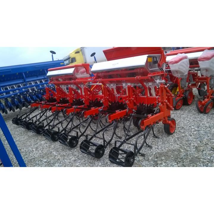 Cultivator cu fertilizare Bufer 7 randuri