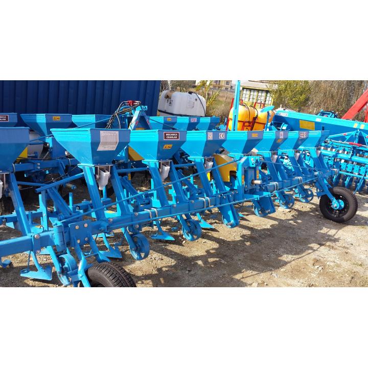Cultivator pe 9 randuri cu fertilizare