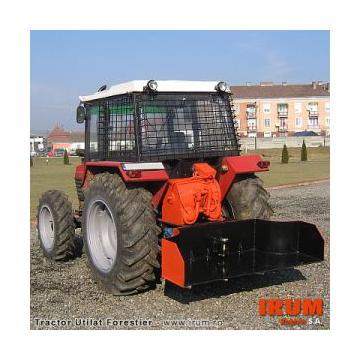 Echipare tractor universal cu utilaj forestier