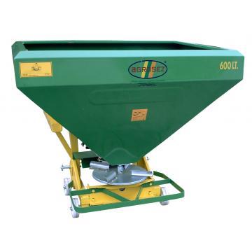 Masina de fertilizat 600 LT