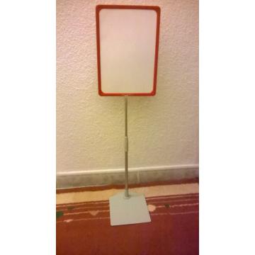 Stand oferte cu picior telescopic si rama A4