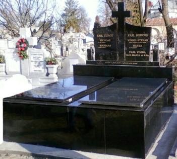 Monumente funerare