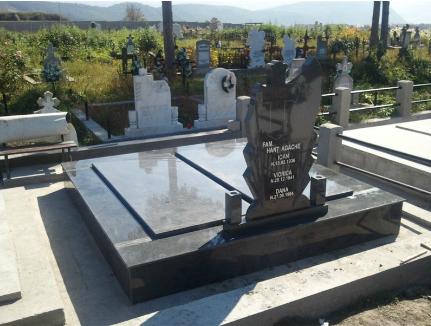 Monumente funerare