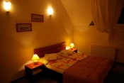 Camere duble cu baie la comun