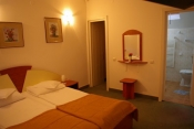 Camere duble cu baie proprie