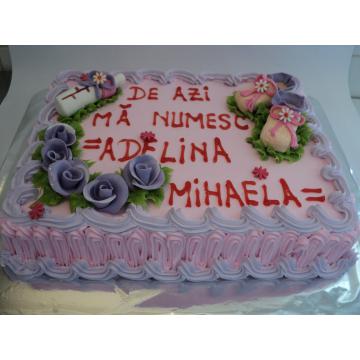 Tort botez cu trandafiri