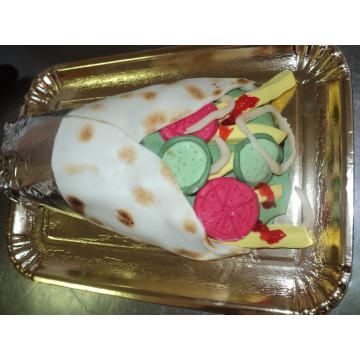 Tort in forma de shaorma