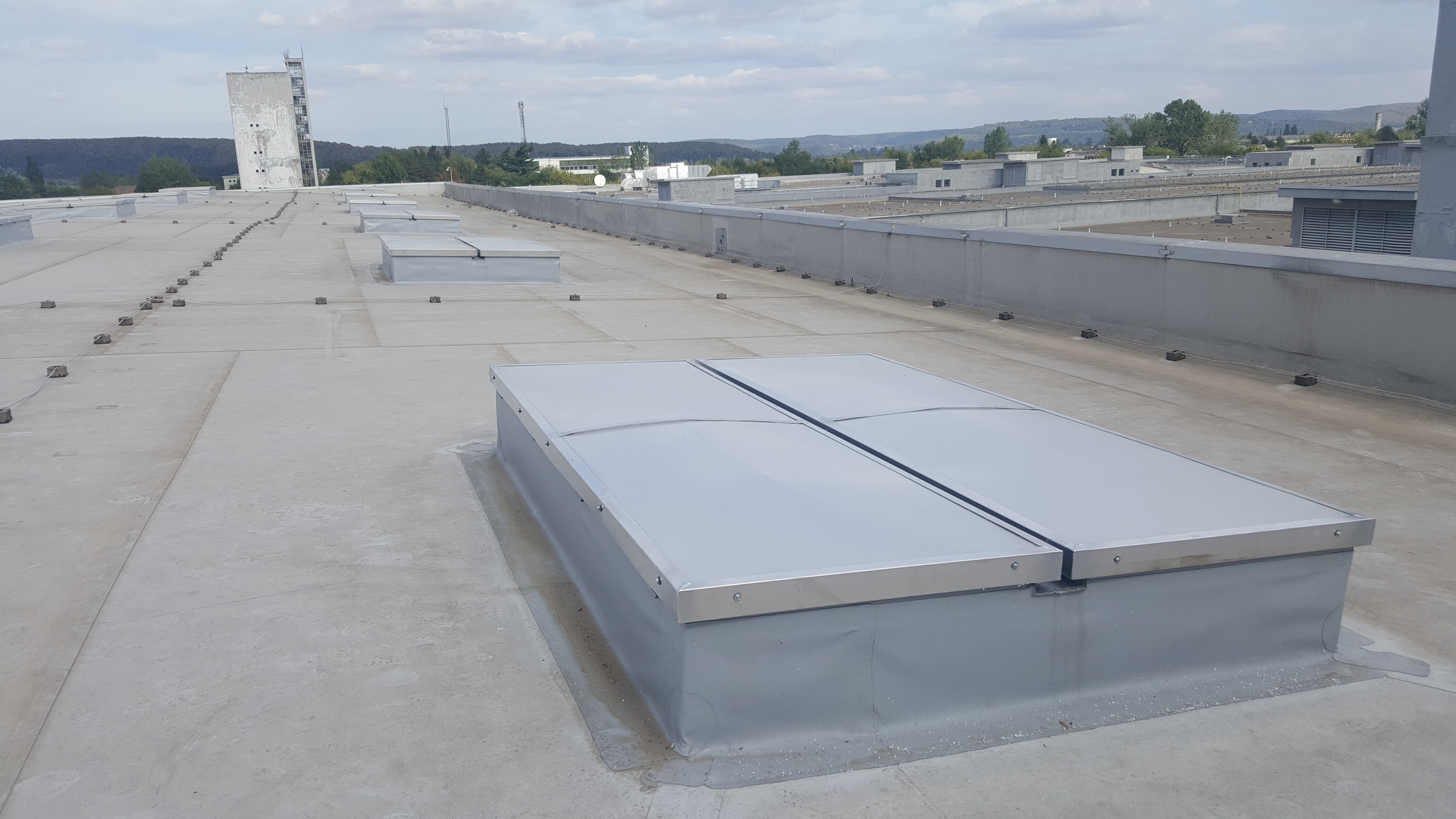 Welkins productie montaj trape evacuare fum luminatoare chepenguri acces acoperis