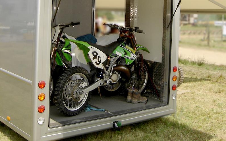 Remorci transport motociclete