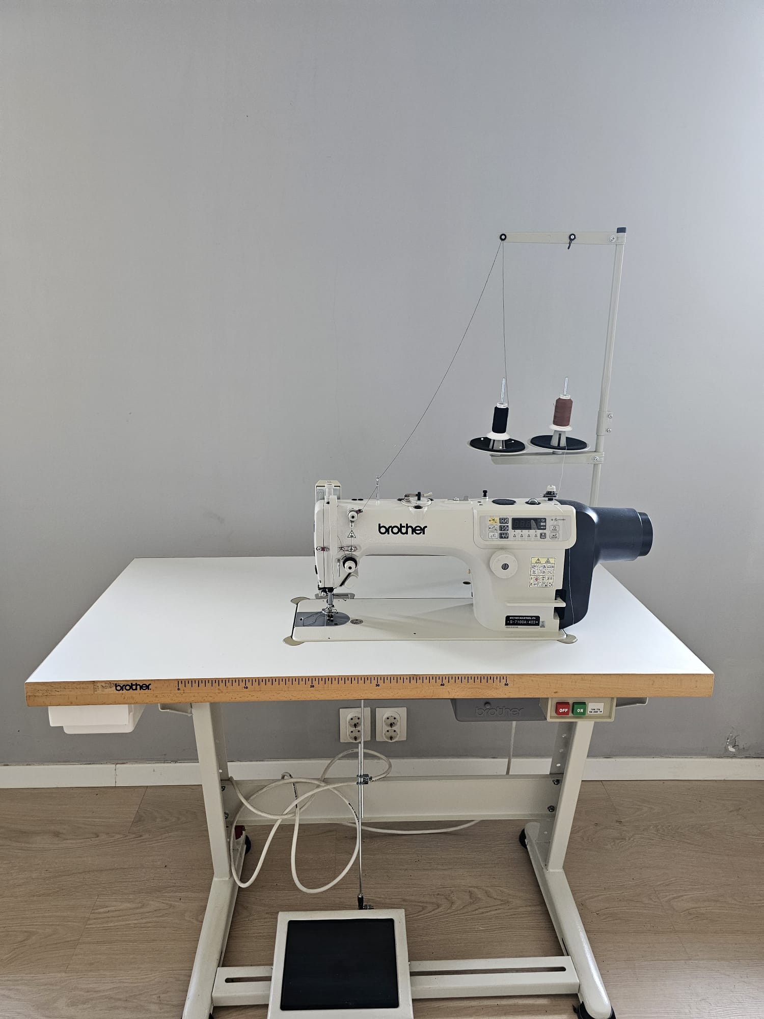 Masina liniara de cusut BROTHER S7100A-403