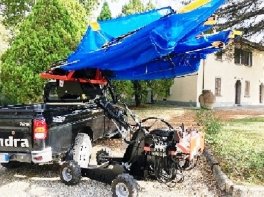 Utilaj autopropulsat pentru recoltat pomii fructiferi