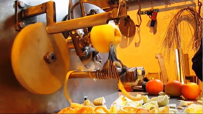 Masina curatat coaja mere, scos cotor si taiat