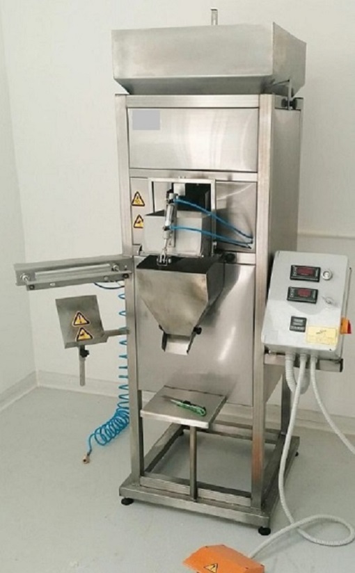 Masina de ambalat cu sistem de lipire pungi