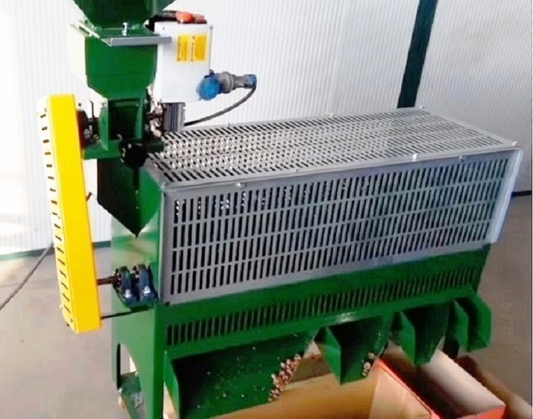 Utilaj pentru spart alunele si separat miezul de coaja