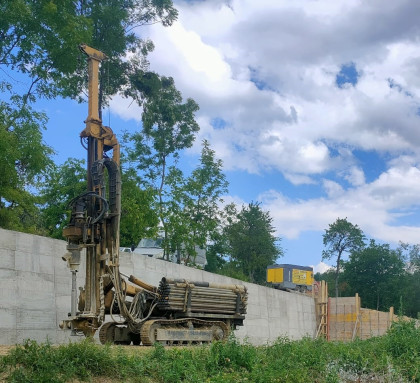 Foraj cu percutie/aer