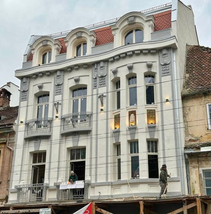 Ferestre din lemn stratificat la comandă