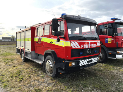 Maşină de pompieri Mercedes-Benz 1170