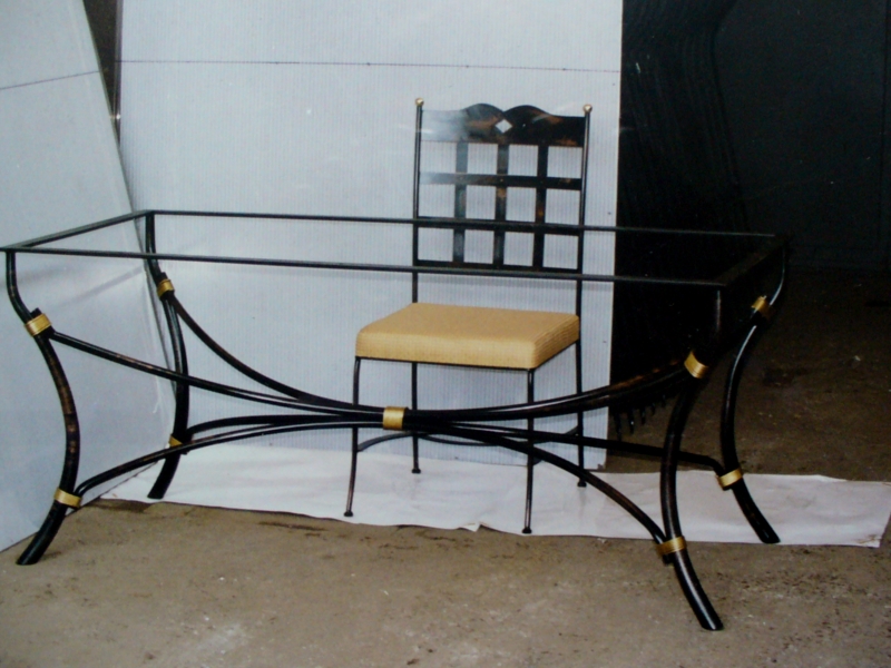 Mobilier metalic