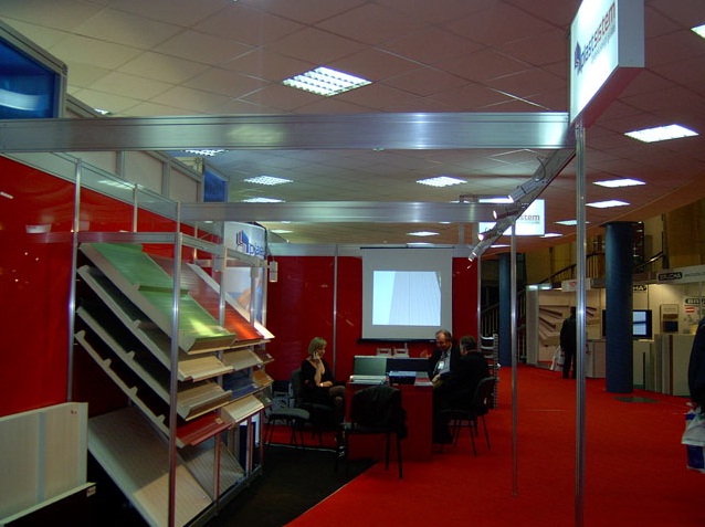 Standuri expozitionale