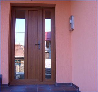 Usi din PVC