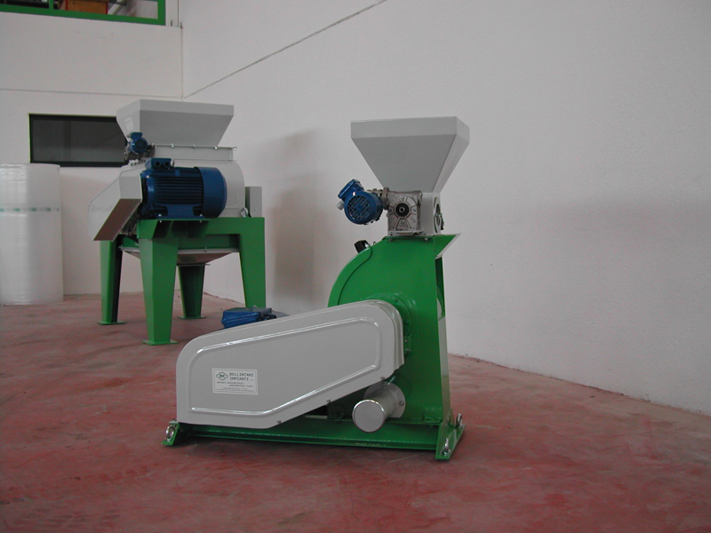 Masina macinat cereale
