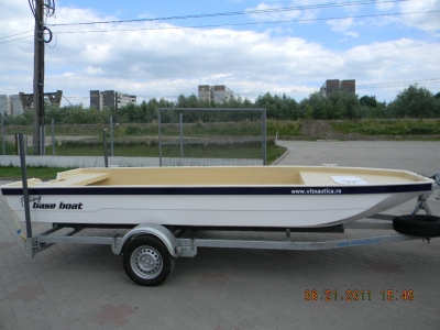 Barca base boat