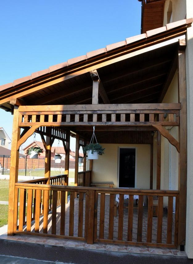 Terasa din lemn acoperita
