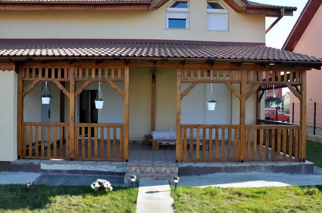 Terasa din lemn acoperita