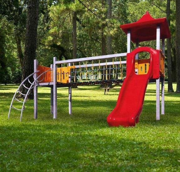 Loc de joaca cu turn