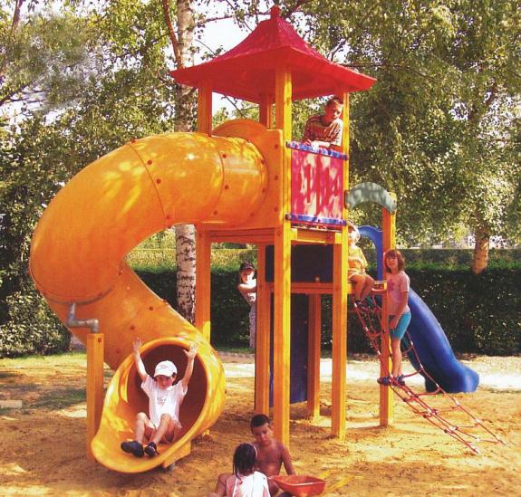 Loc de joaca cu turn