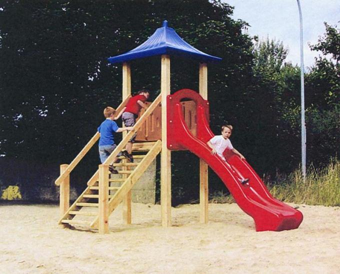 Loc de joaca cu turn